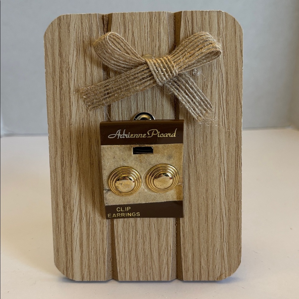 💕5/25💕Adrienne Picard Gold Clip On Earrings